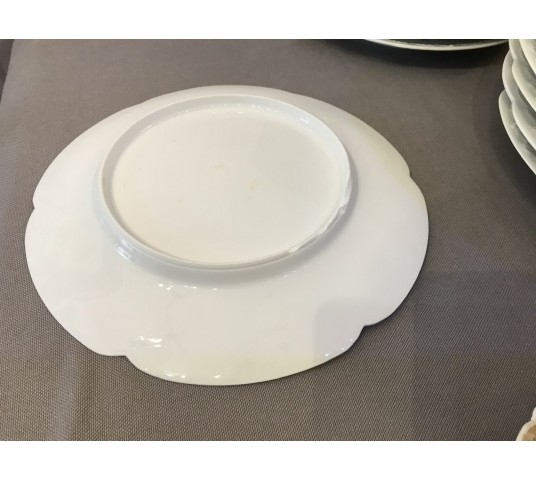 Service de table en porcelaine dans le goût du Limoges