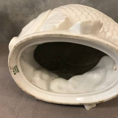 Paire de poissons en porcelaine blanche vers 1940