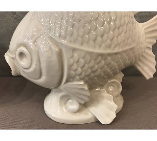 Paire de poissons en porcelaine blanche vers 1940