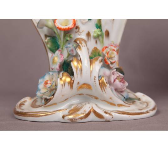 Paire de vases en porcelaine de Vieux Paris d'époque 19 ème