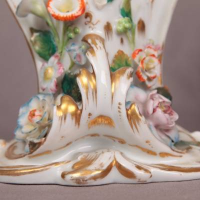 Paire de vases en porcelaine de Vieux Paris d'époque 19 ème