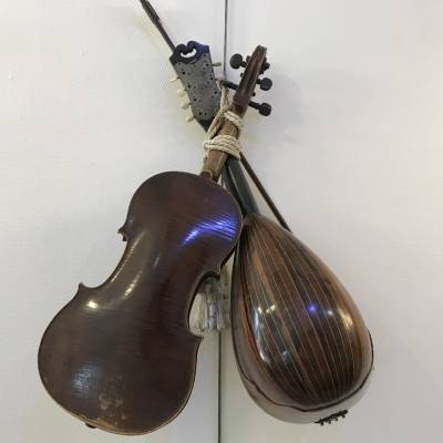 Trophée de musique décor d’un violon et d’une mandoline d’époque 19 ème