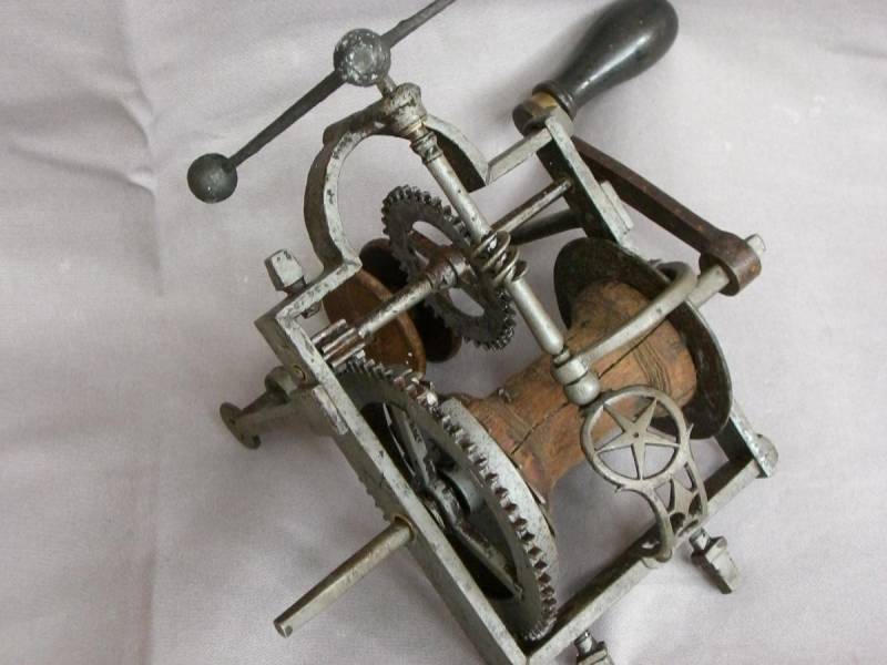 Tourne small model with its period weight beginning 19 th