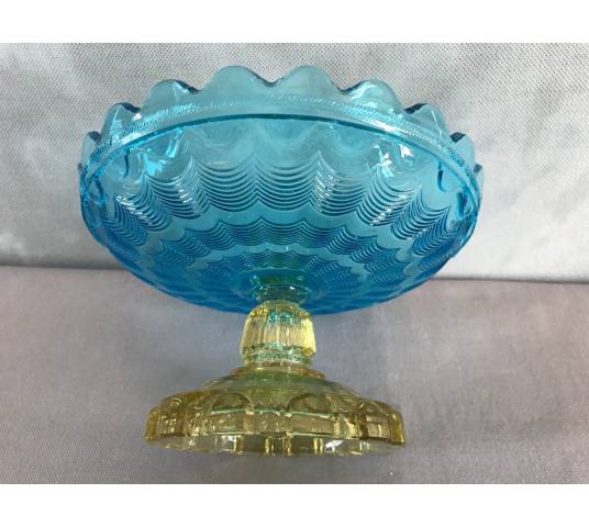 Coupe en verre pressé modèle de Georges Sand signé Portieux vers 1900