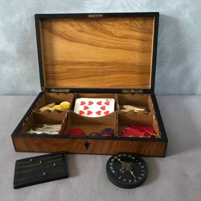 Coffret à jeux en bois de marqueterie d'époque 19 ème