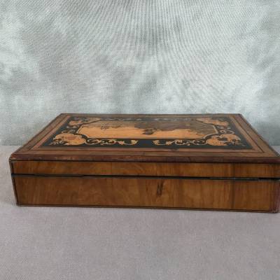 Coffret à jeux en bois de marqueterie d'époque 19 ème