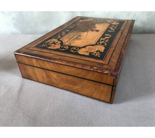 Coffret à jeux en bois de marqueterie d'époque 19 ème