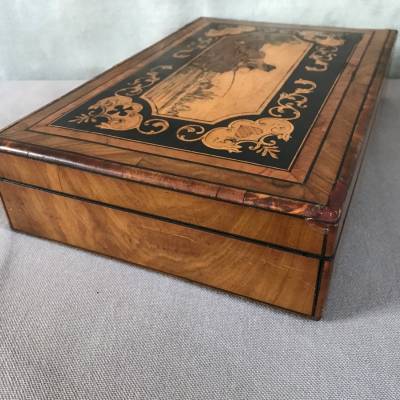 Coffret à jeux en bois de marqueterie d'époque 19 ème