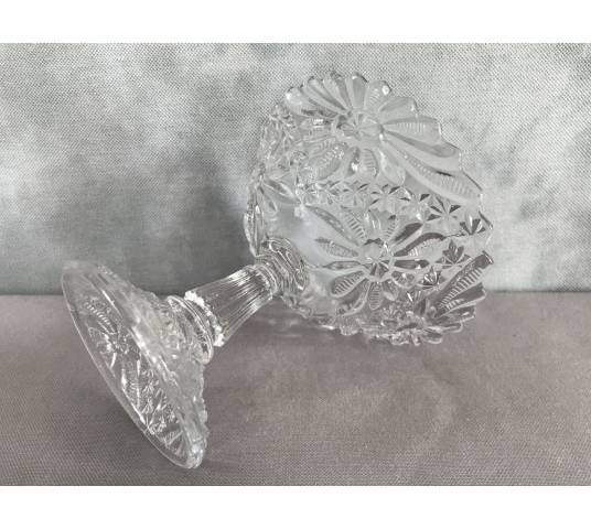 Coupe en verre pressé vers 1900 à pied douche