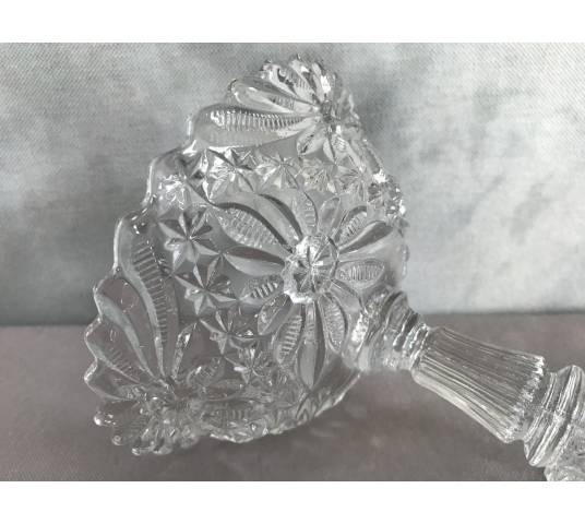 Coupe en verre pressé vers 1900 à pied douche