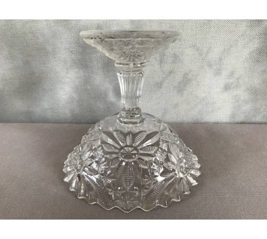 Coupe en verre pressé vers 1900 à pied douche