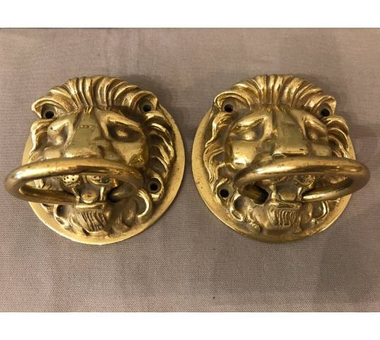 Two beautiful polished and polished bronze heads of epoch 20