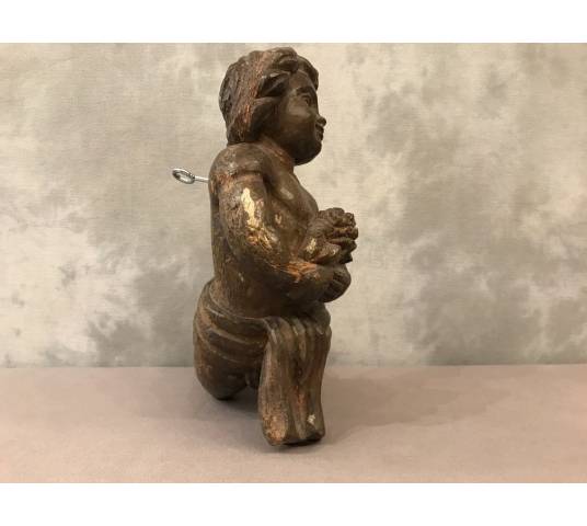 Elégant petit amour en bois sculpté d'époque 18 ème