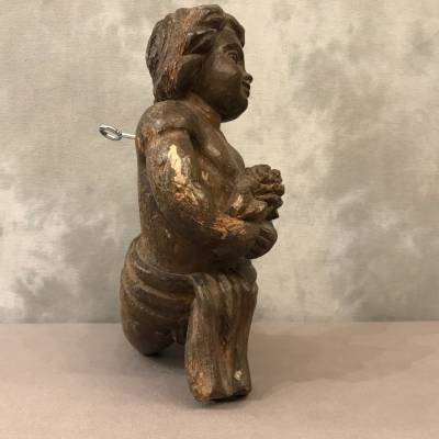 Elégant petit amour en bois sculpté d'époque 18 ème