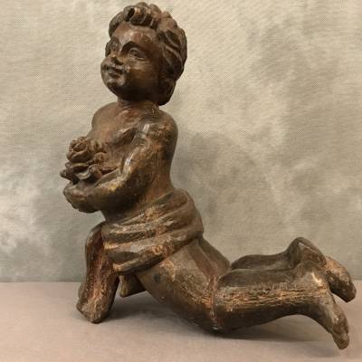 Elégant petit amour en bois sculpté d'époque 18 ème