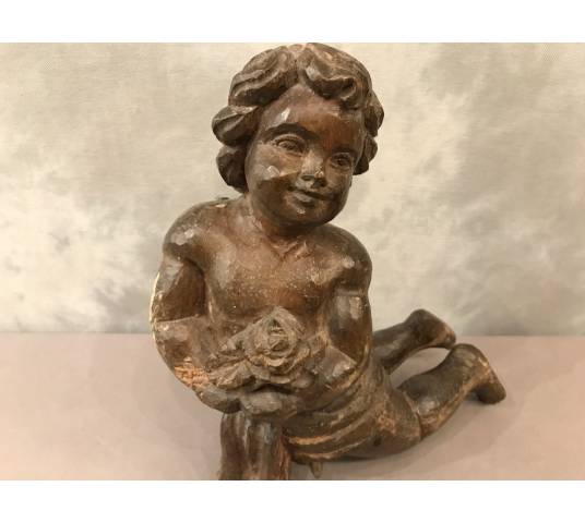 Elégant petit amour en bois sculpté d'époque 18 ème