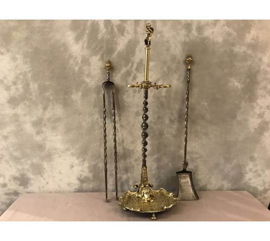 Beau servant of antique fireplace in bronze and vintage iron 19 th of the Renaissance style