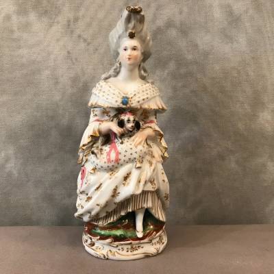 Tisanière personnage"Marquise au chien" en porcelaine de Vieux Paris d'époque 19 ème