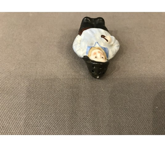 Salière Petit marin à la pipe en porcelaine miniature d’époque 19ème